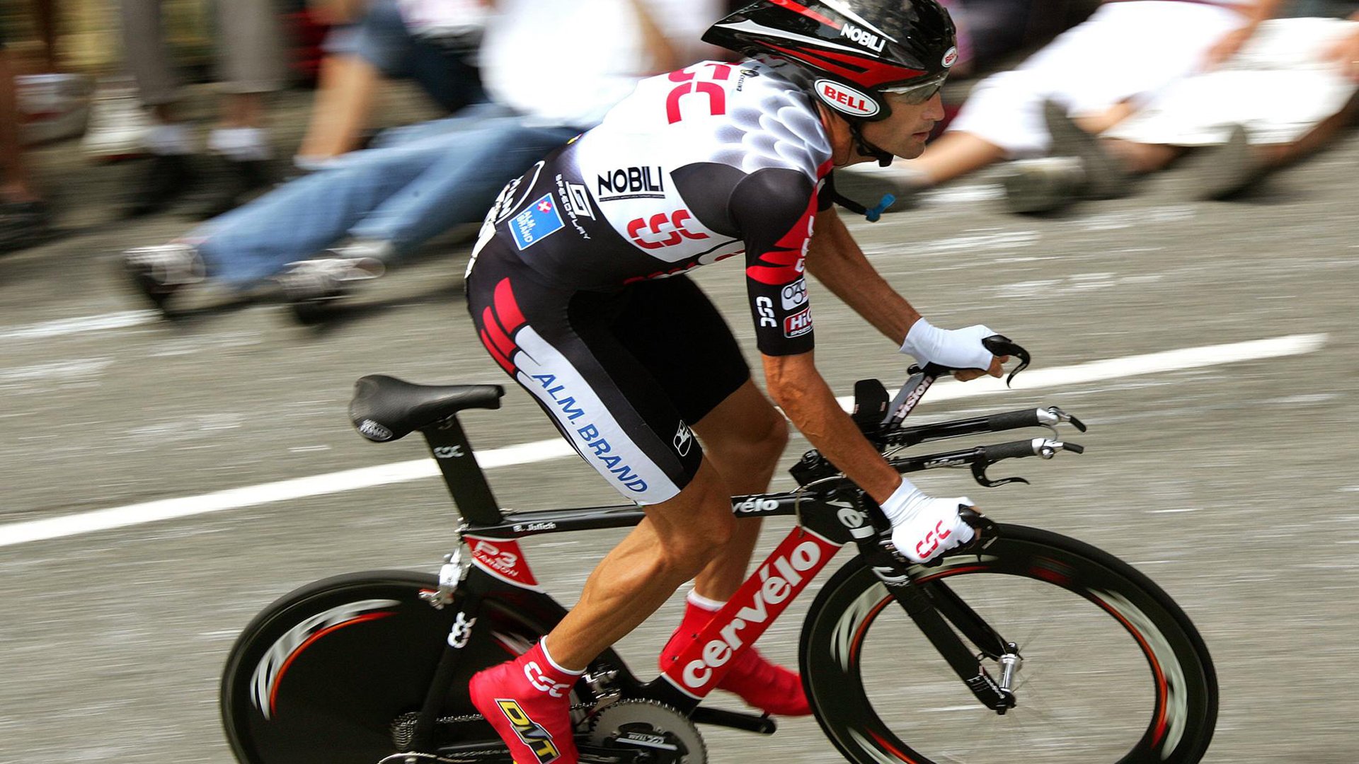 九游娱乐官方平台-_环湖骑行节：赏景途中的速度与激情_，环湖自行车赛